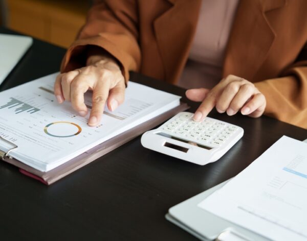 Middle,Age,Asian,Woman,Auditor,Or,Internal,Revenue,Service,Staff