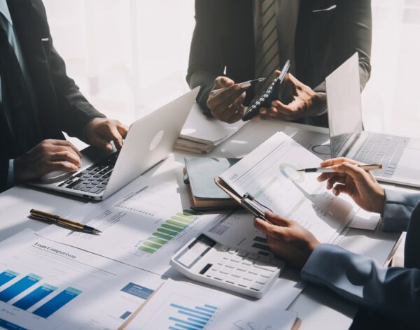 Business,Team,Meeting,Present,,Investor,Colleagues,Consultation,And,Conference,New